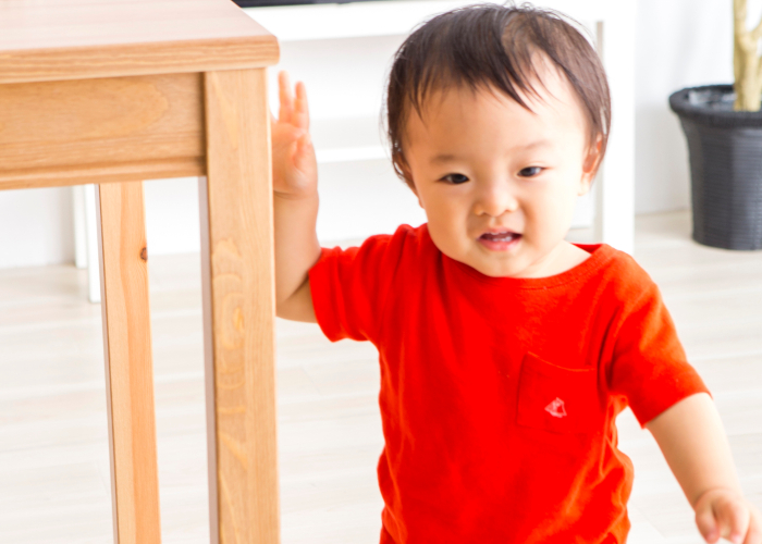 壁や家具の角にぶつかって怪我をしてしまうケースが多い